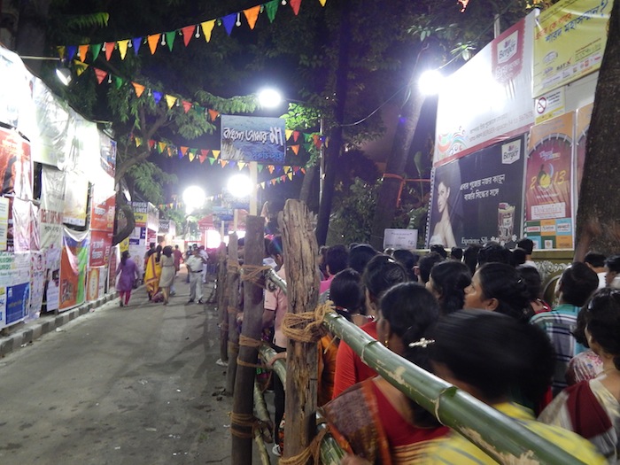 People line up to see a popular Pujo (Pandal 5)